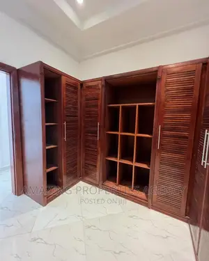 5bdrm House in East Legon for sale