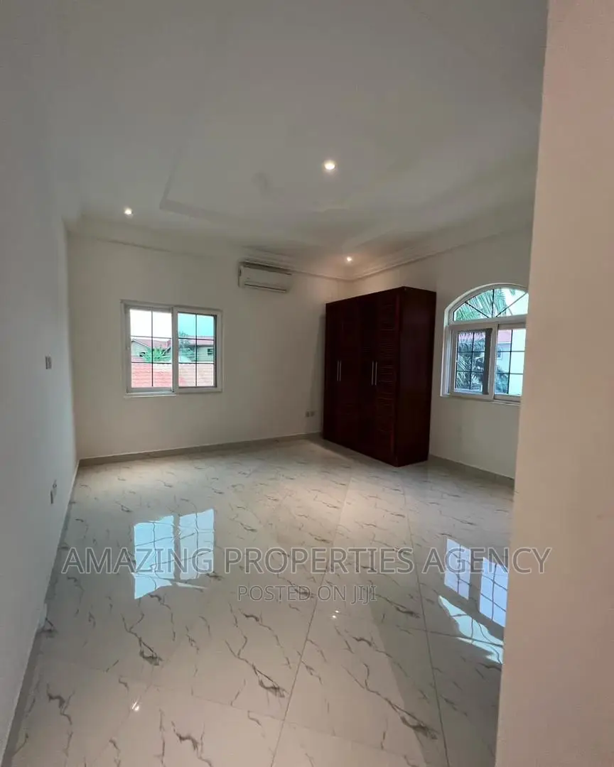 5bdrm House in East Legon for sale