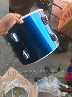 Sleek Blue Yamaha Gigmaker Drums