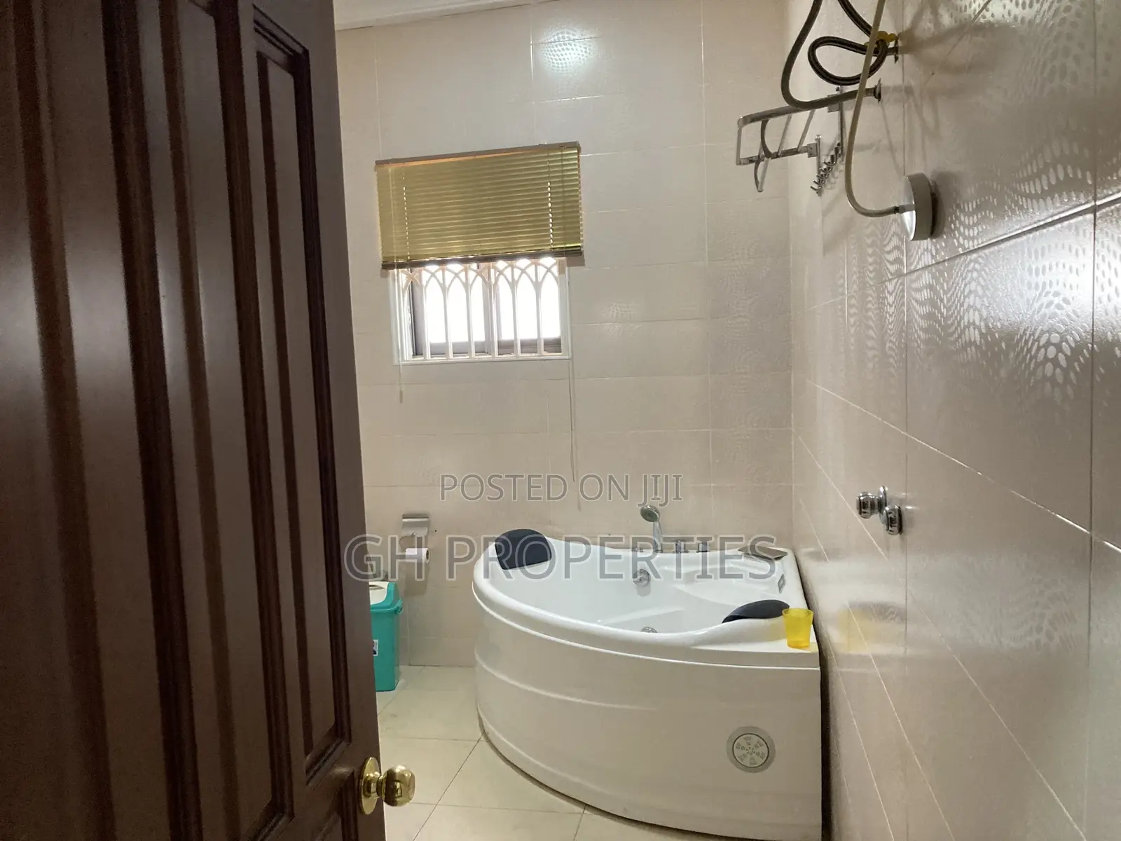 5bdrm Apartment in Paraku., Kumasi Metropolitan for sale