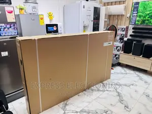 Dynamic Range UHD Glossy Samsung 75”Cu7000 Tv 