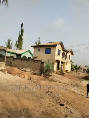 Furnished 8bdrm House in Top Boat Estate, Kumasi Metropolitan for sale