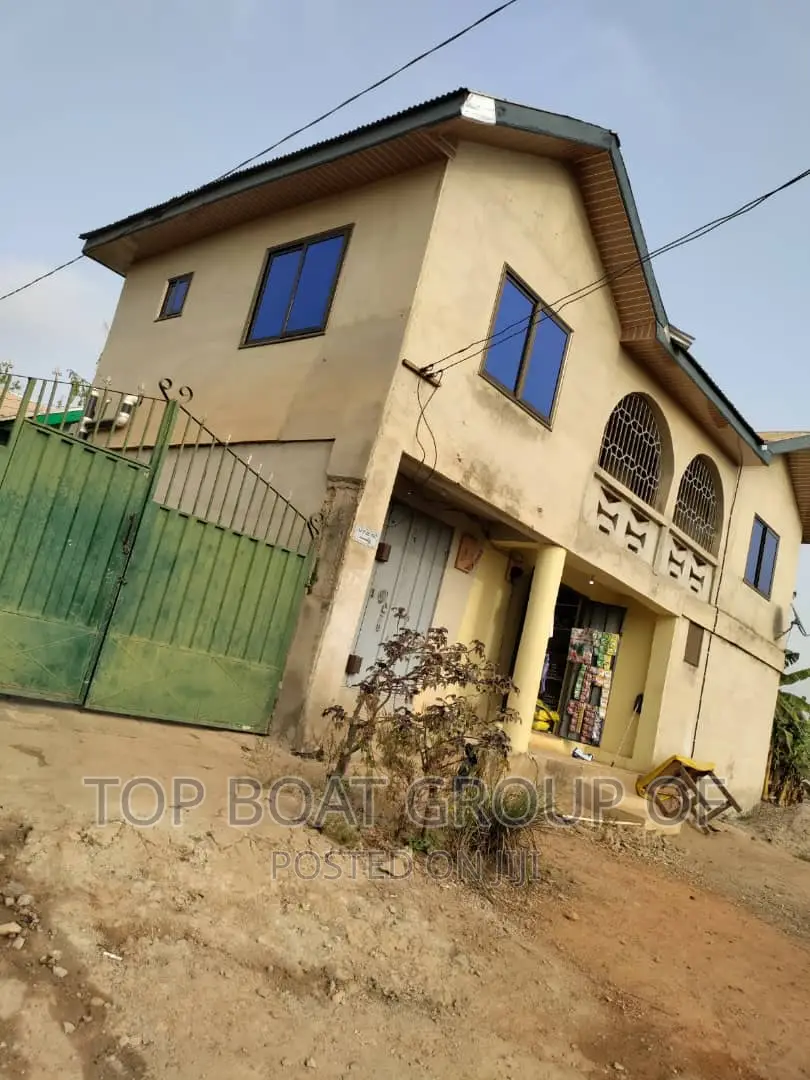 Furnished 8bdrm House in Top Boat Estate, Kumasi Metropolitan for sale