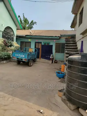 Furnished 8bdrm House in Top Boat Estate, Kumasi Metropolitan for sale