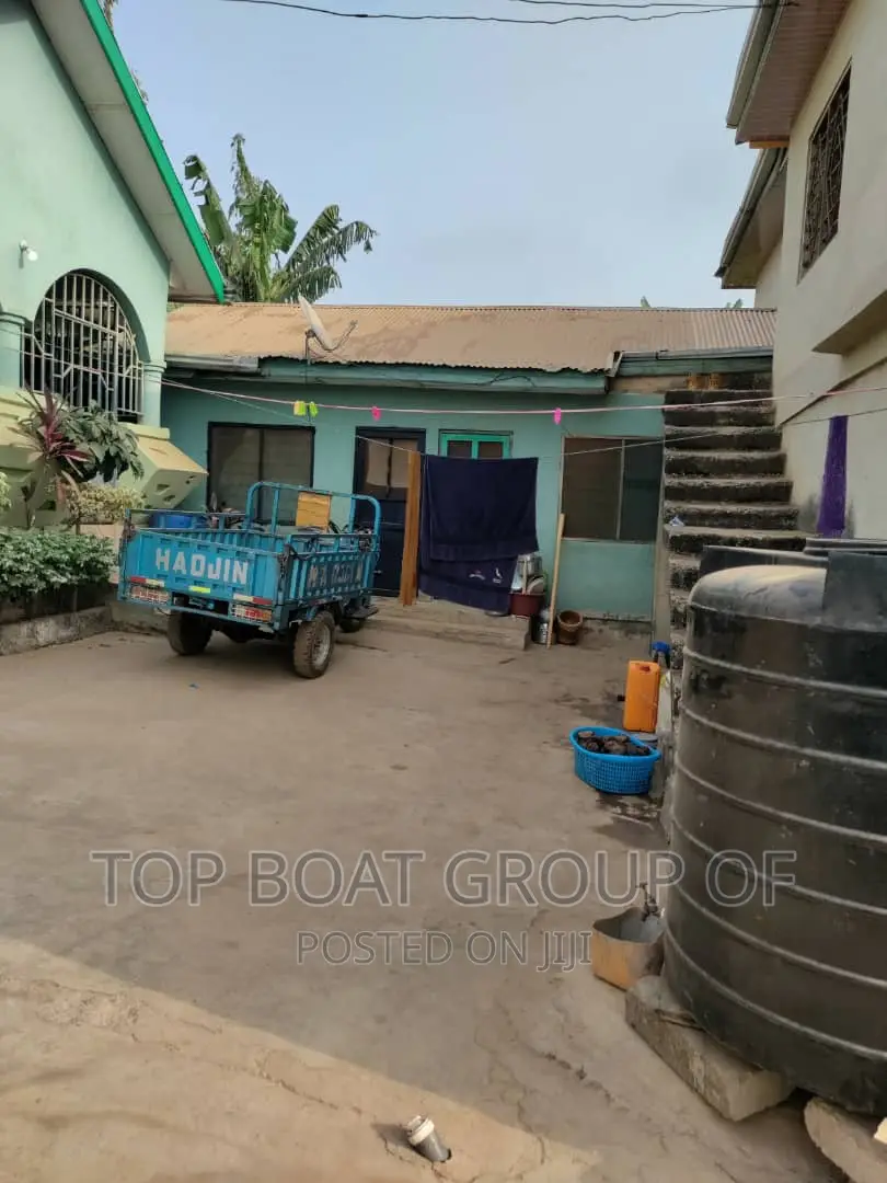 Furnished 8bdrm House in Top Boat Estate, Kumasi Metropolitan for sale