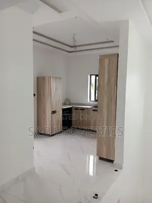 4bdrm Duplex in Ashomang Estate for sale