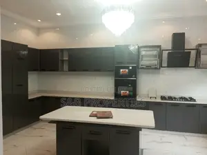 4bdrm Duplex in Ashomang Estate for sale