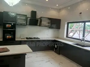 4bdrm Duplex in Ashomang Estate for sale