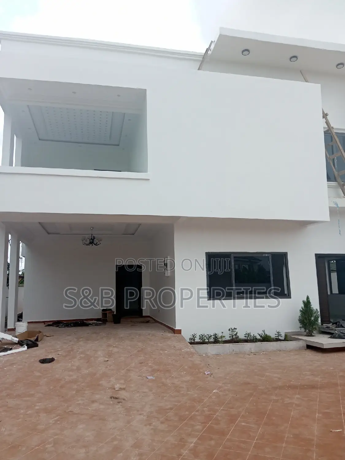 4bdrm Duplex in Ashomang Estate for sale