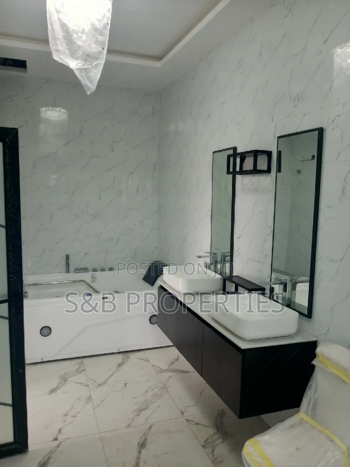 4bdrm Duplex in Ashomang Estate for sale