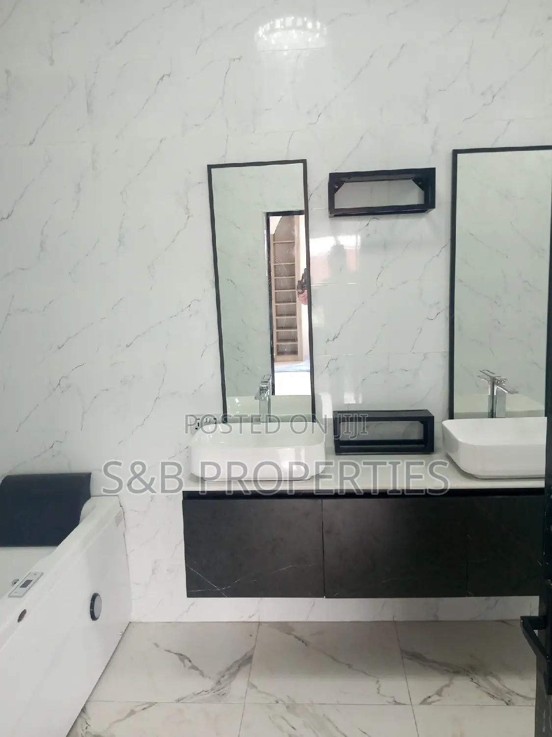 4bdrm Duplex in Ashomang Estate for sale