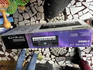 Yamaha PSR-473