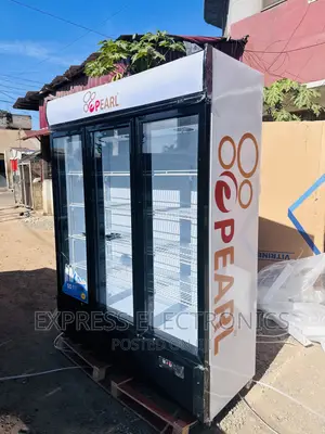 Durable Build Sleek White Pearl PVC-150 Display Fridge
