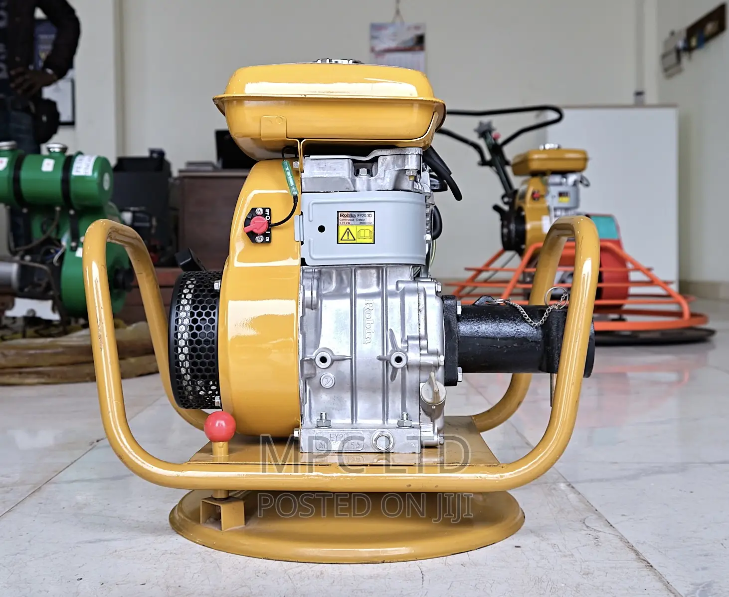 Concrete Vibrator (Robin Engine)