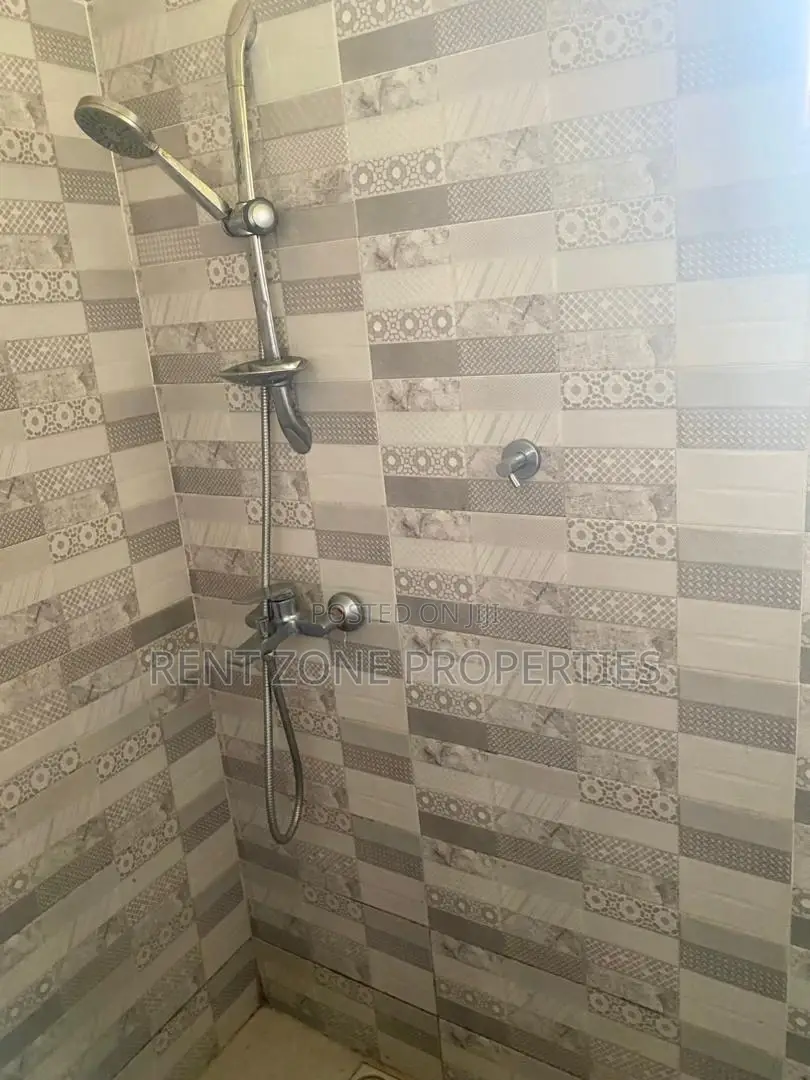 4bdrm Maisonette in Achimota for rent