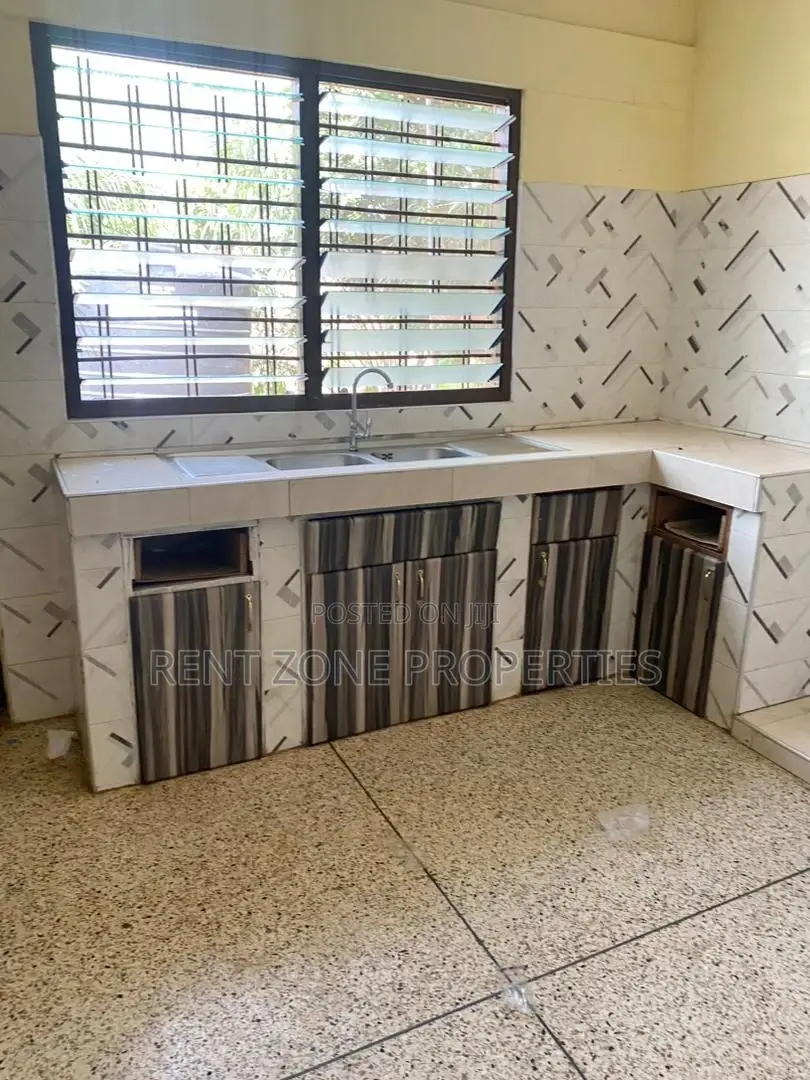 4bdrm Maisonette in Achimota for rent