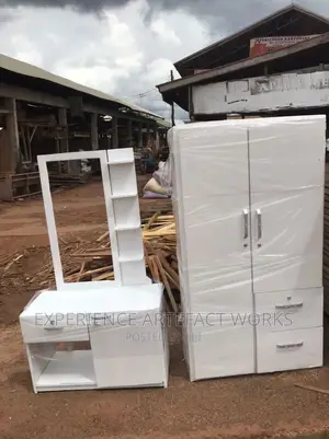 Wardrobe 2in1 With a Dressing Mirror.