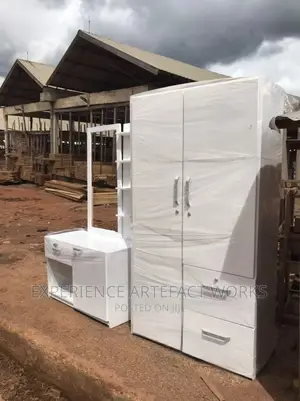 Wardrobe 2in1 With a Dressing Mirror.