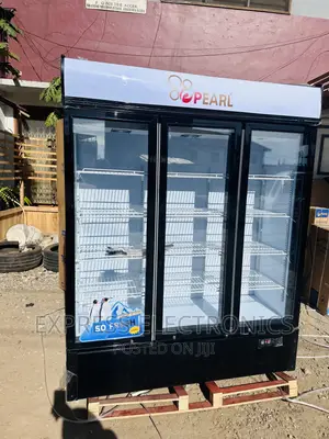 Fridges Favorite  Display 3doors Pearl PVC-150