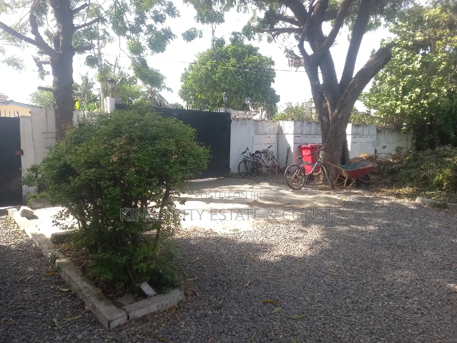 Furnished 1bdrm Apartment in Cells-Bridge, Labone for rent