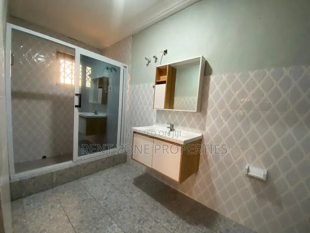 3bdrm Apartment in Ofankor for rent