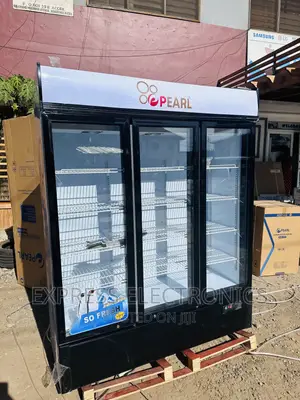 Triple Door Pearl PVC-150 950L Display Fridge