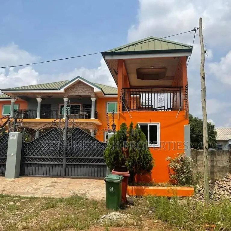 10bdrm Apartment in Skm Property, Adenta for sale