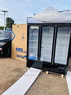 Showcase Vertical 3doors Display Fridge Pearl PVC-150
