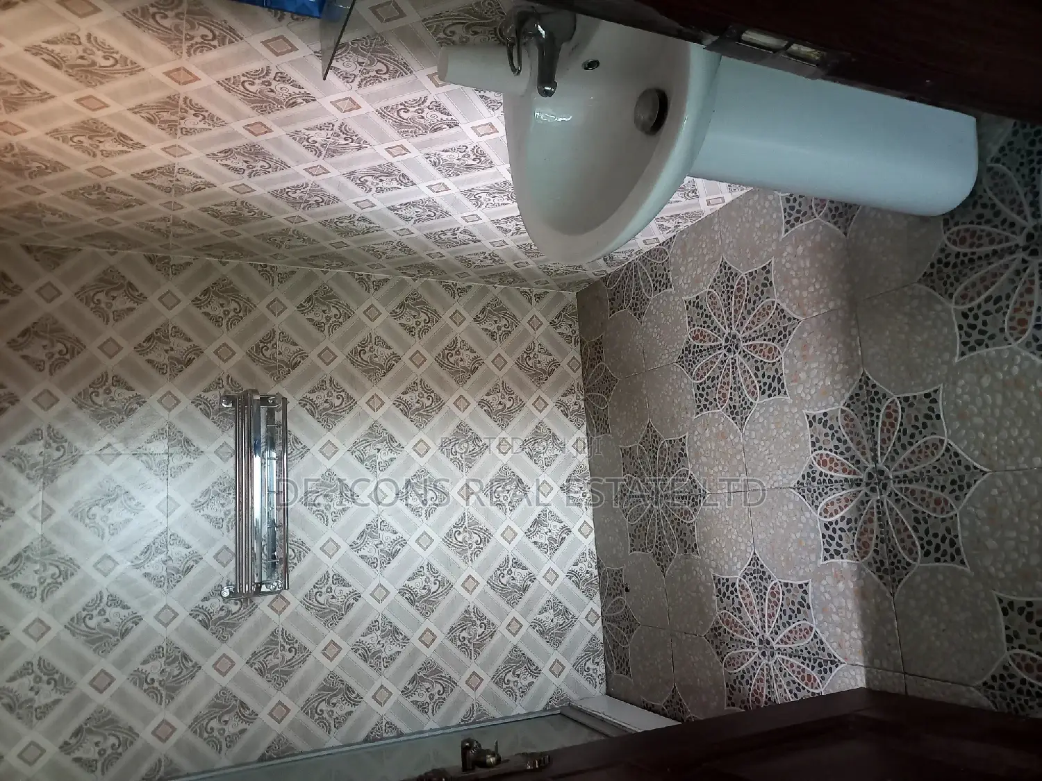 2bdrm Duplex in De-Icons Real Estate, Awutu Senya East Municipal