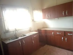3bdrm House in Community 19 Estate,, Spintex for rent