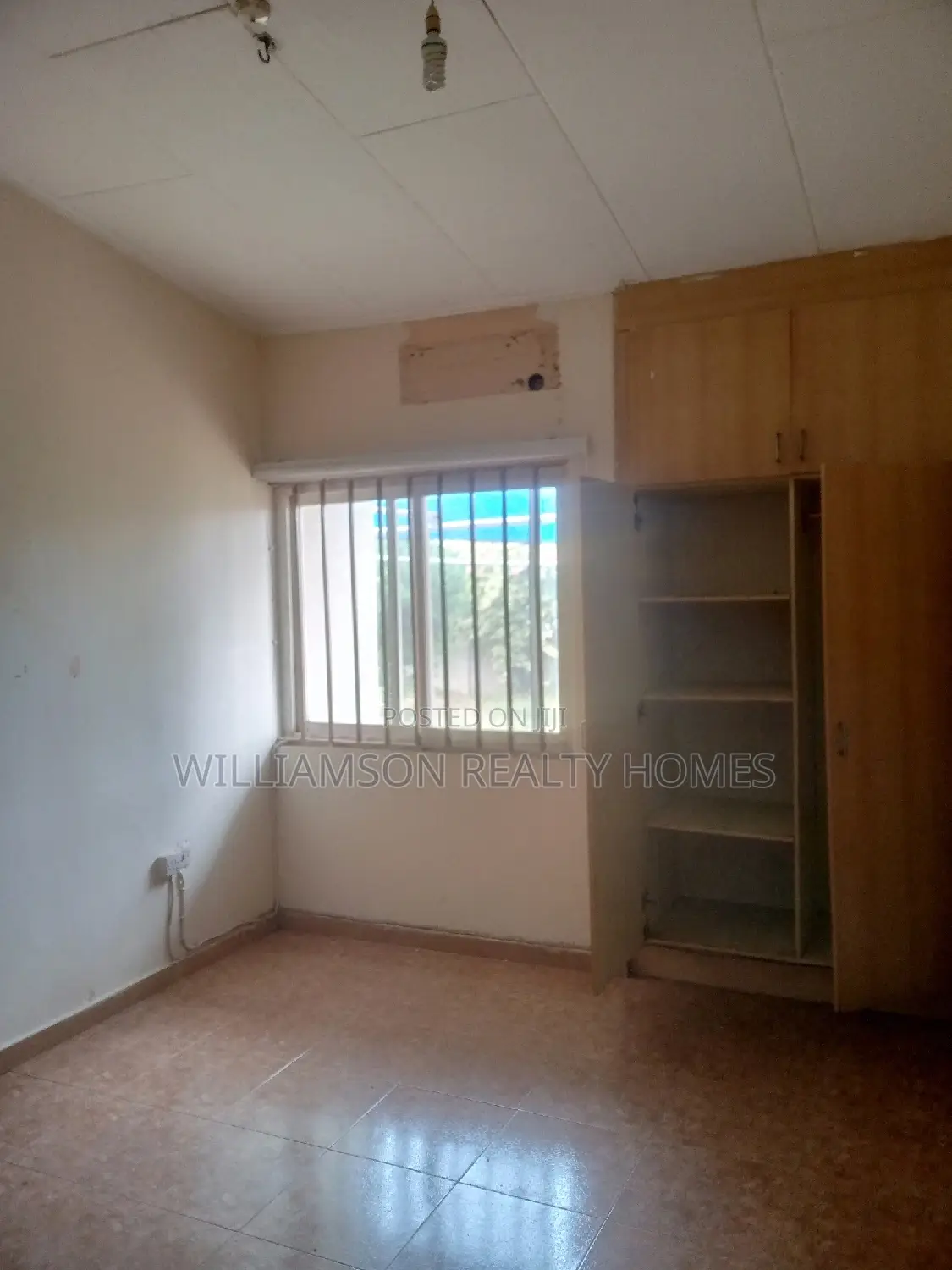3bdrm House in Community 19 Estate,, Spintex for rent