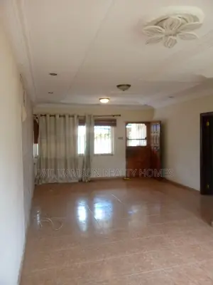 3bdrm House in Community 19 Estate,, Spintex for rent