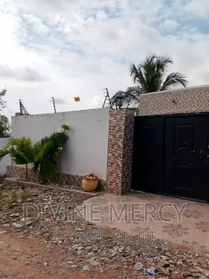 3bdrm Bungalow in Krispo City, Awutu Senya East Municipal for sale