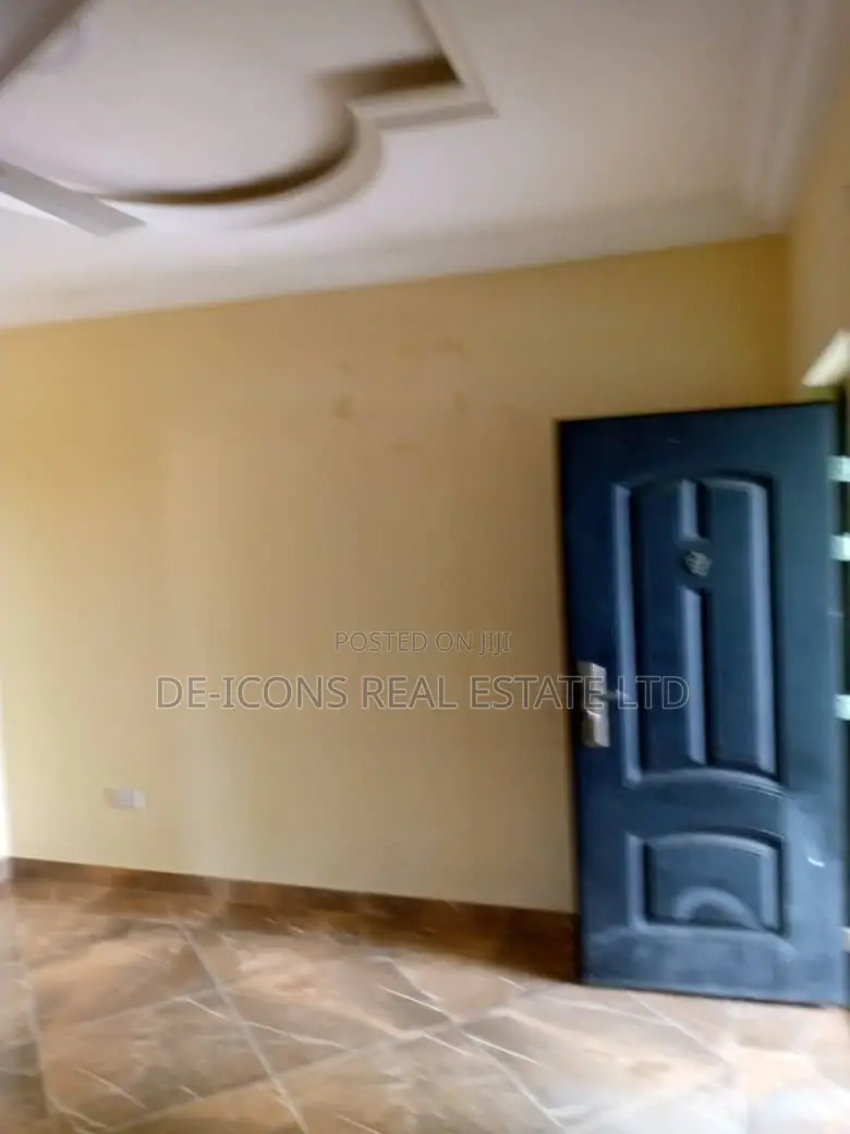 1bdrm Duplex in De-Icons Real Estate, Awutu Senya East Municipal