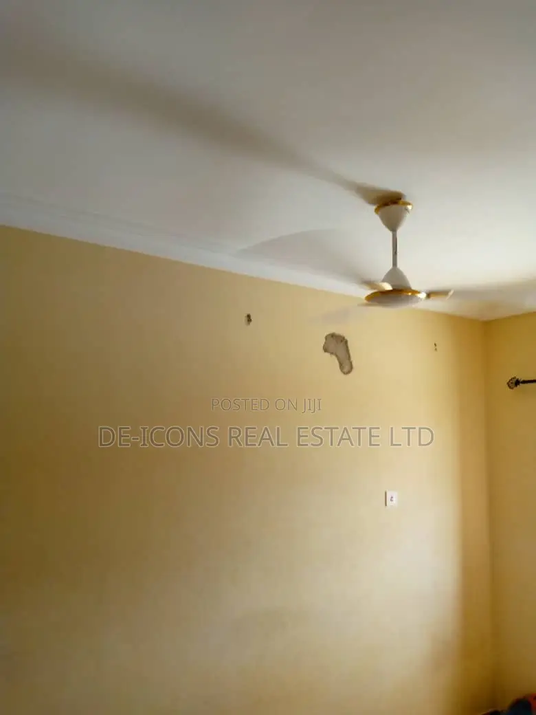 1bdrm Duplex in De-Icons Real Estate, Awutu Senya East Municipal