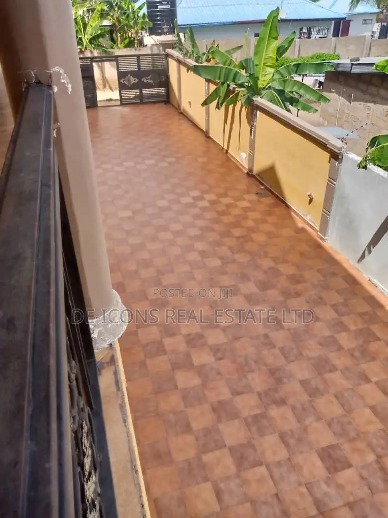 1bdrm Duplex in De-Icons Real Estate, Awutu Senya East Municipal