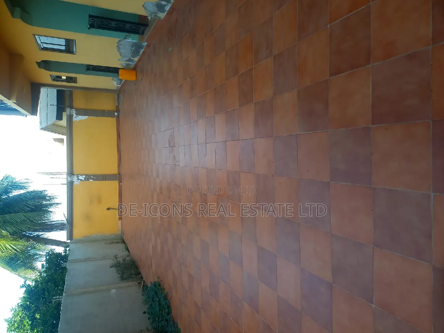 1bdrm Duplex in De-Icons Real Estate, Awutu Senya East Municipal