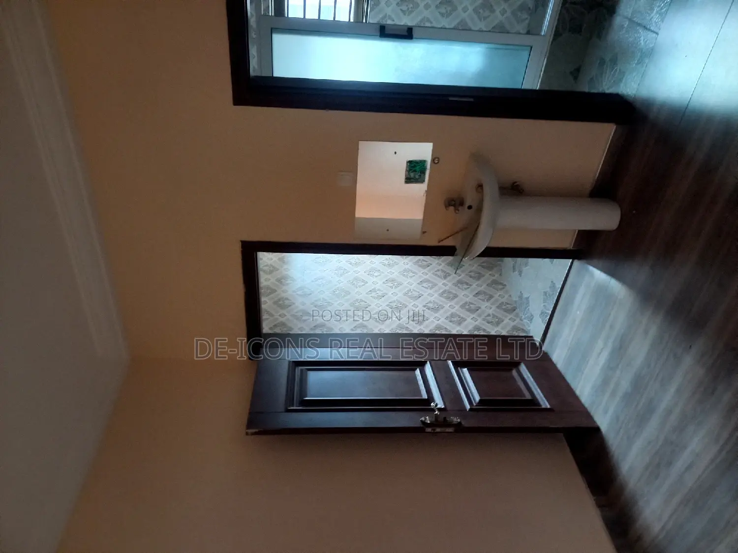 2bdrm Duplex in De-Icons Real Estate, Awutu Senya East Municipal