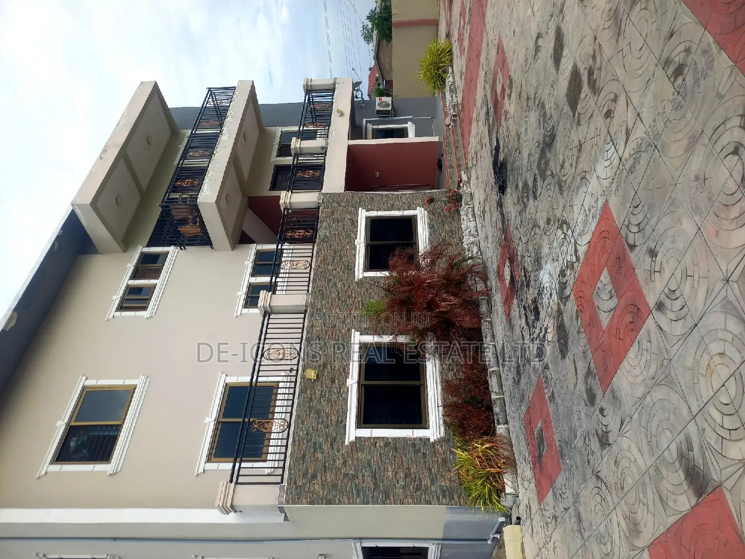 2bdrm Duplex in De-Icons Real Estate, Awutu Senya East Municipal