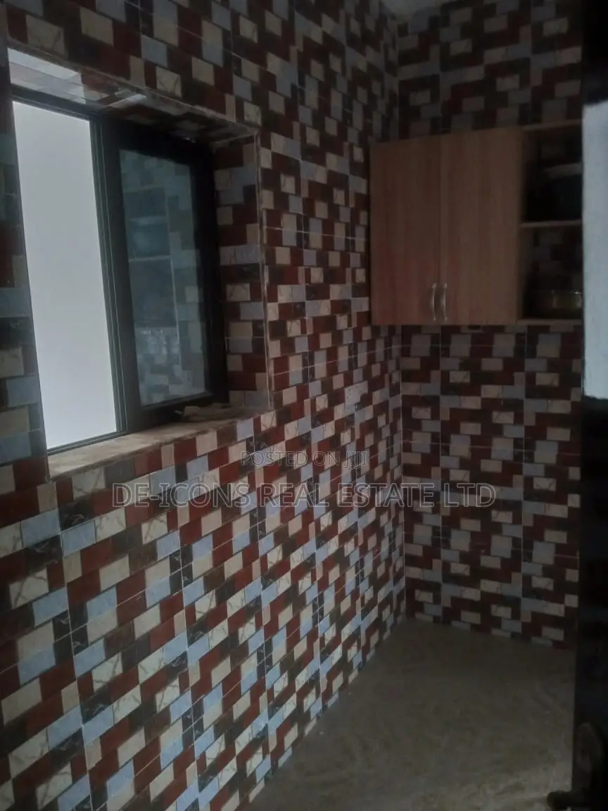 2bdrm Duplex in De-Icons Real Estate, Awutu Senya East Municipal