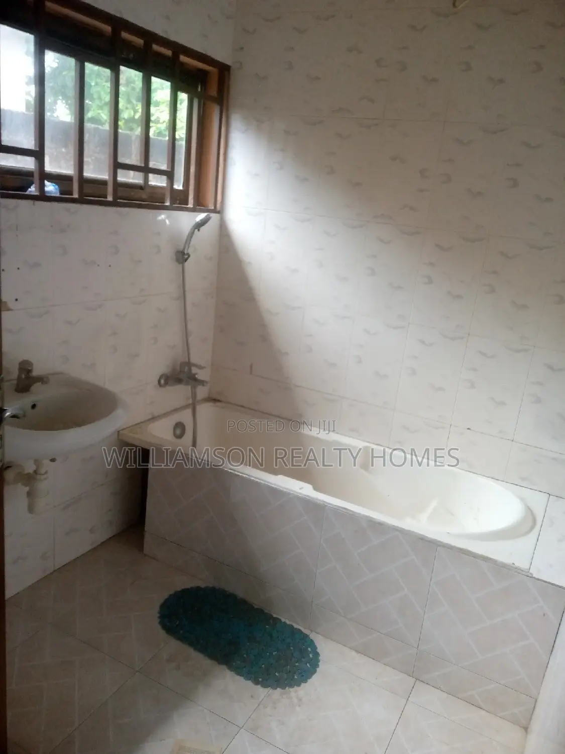 3bdrm Apartment in Hfc Estate Area, Spintex for rent