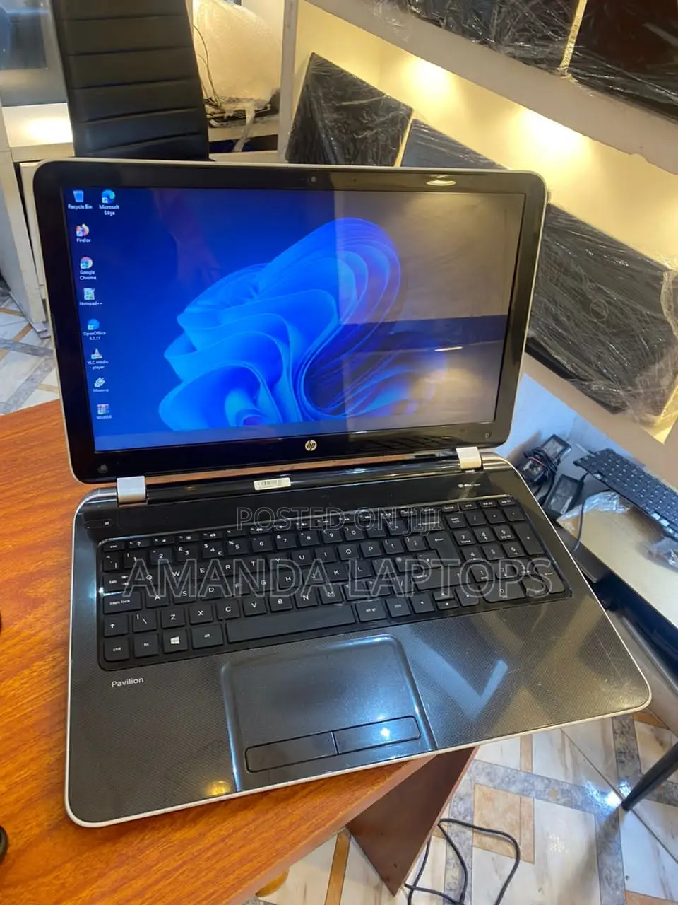 New Laptop HP Pavilion 15 8GB AMD A8 HDD+SSD 500GB