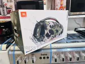Plug in Your Audio Bluetooth Speaker JBL Boombox 3