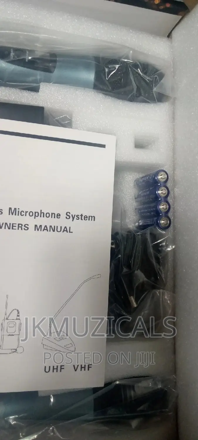 Shure Wireless Microphone System/ Utz