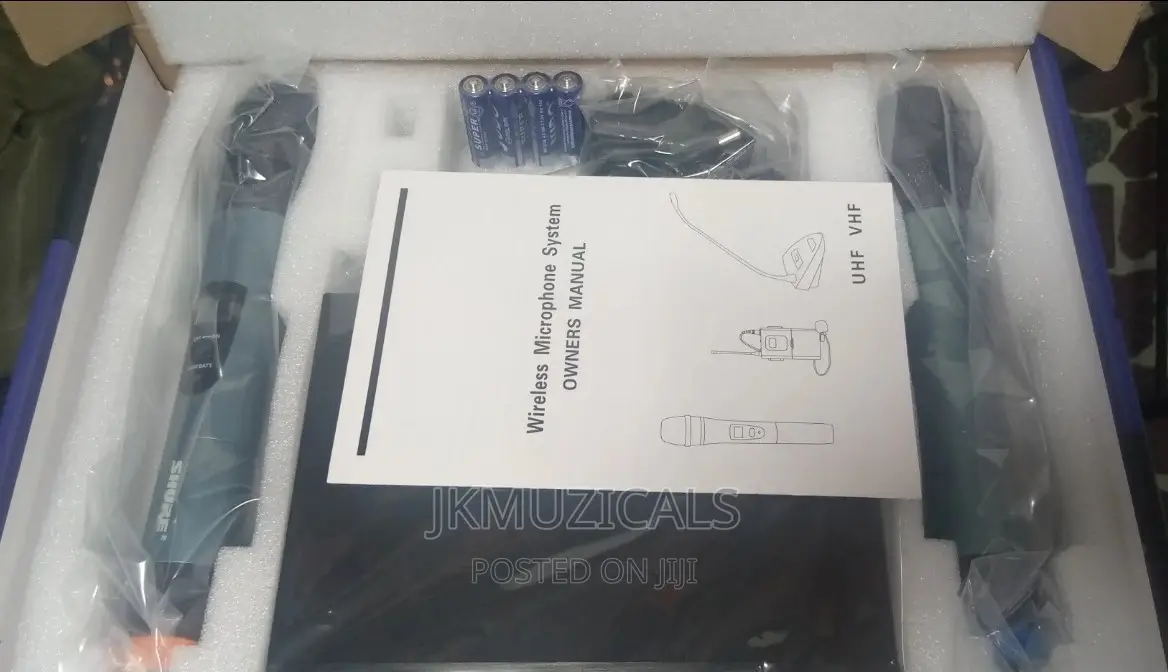 Shure Wireless Microphone System/ Utz