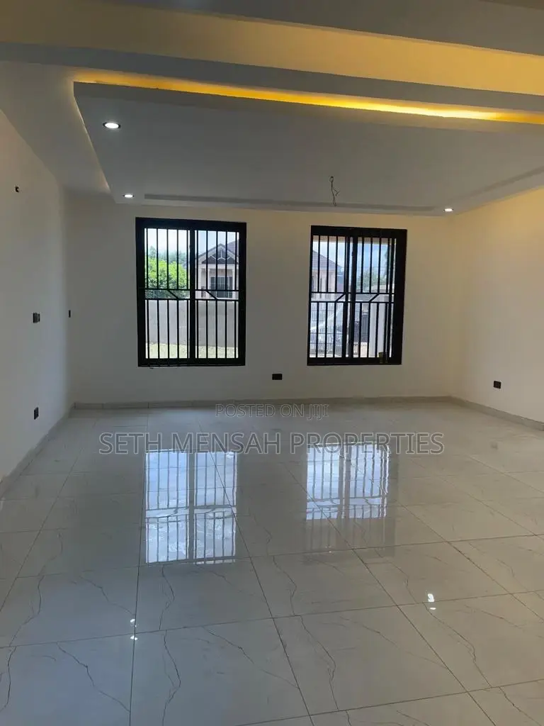 4bdrm House in Skm, Adjiriganor for sale