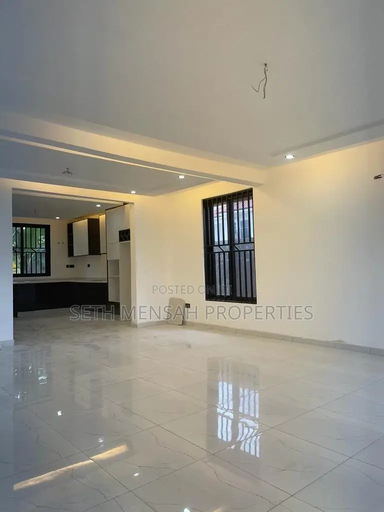 4bdrm House in Skm, Adjiriganor for sale