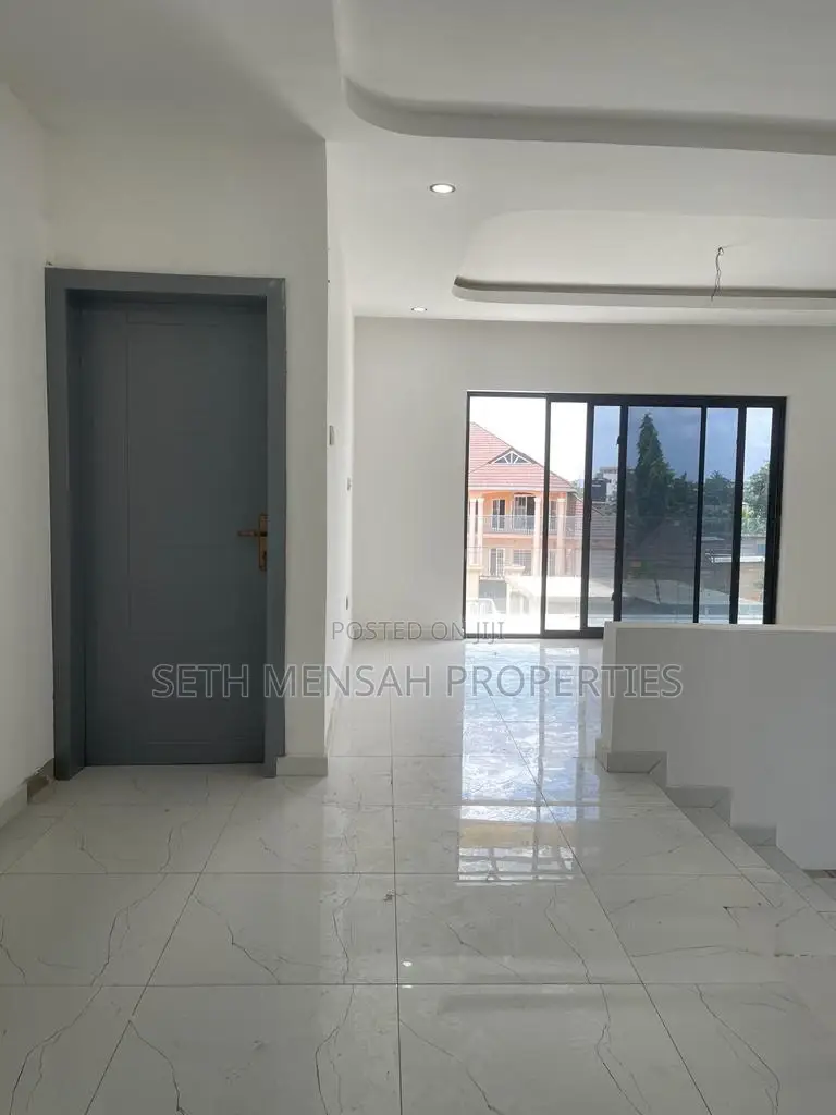 4bdrm House in Skm, Adjiriganor for sale