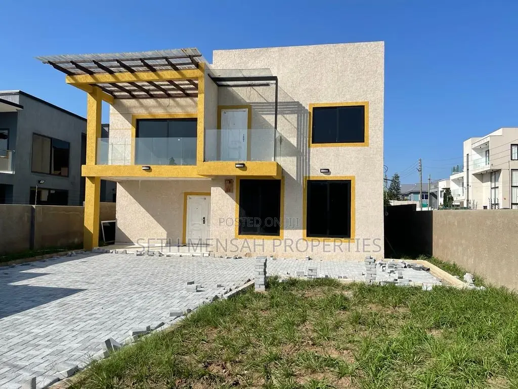 4bdrm House in Skm, Adjiriganor for sale