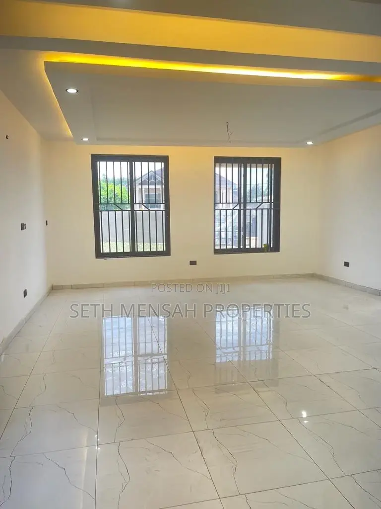4bdrm House in Skm, Adjiriganor for sale